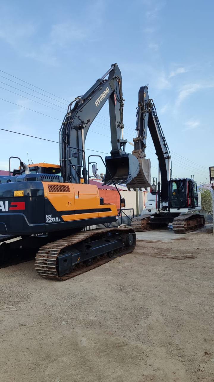 Hyundai HX220AL paletli ekskavatör